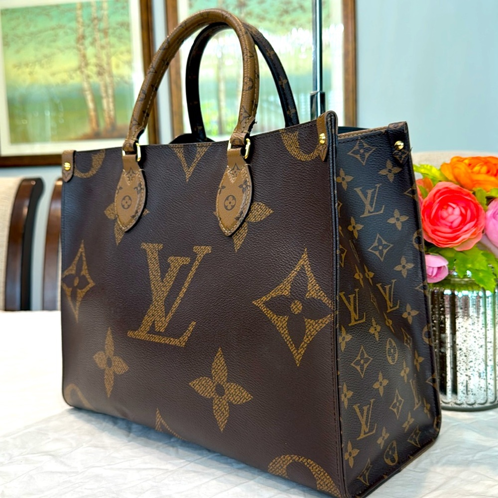 Authentic Louis Vuitton Brown OnTheGo MM Tote Bag - Picture 3 of 15